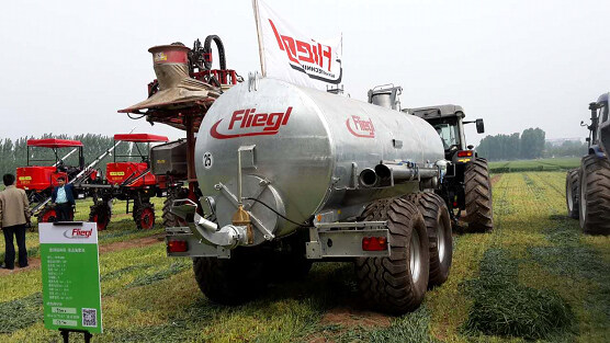 P33-4-福林格VFW10600液态撒肥车.jpg