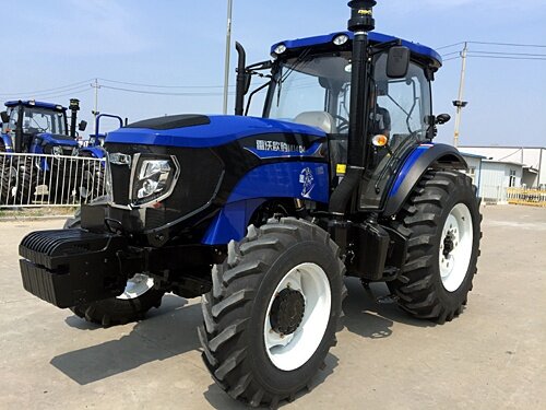 雷沃欧豹M1404拖拉机全新升级亮相新疆展.jpg