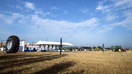 特瑞堡让农机穿上“跑鞋”.jpg