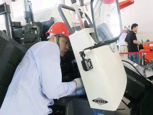 640CAD9WM02.jpg 640CAD9WM02.jpg