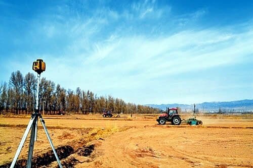 “铁牛”奋蹄谱新曲 张掖农机合作社发展见闻.jpg