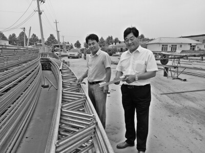 平度农民研制出有18项专利的双骨架、无立柱新型大棚22.jpg
