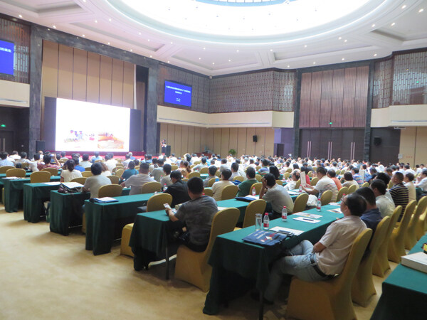 600人冒酷暑赴章丘参加葱姜蒜大会