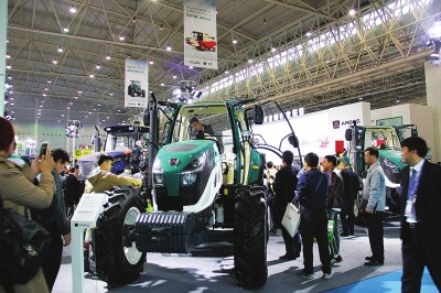 雷沃阿波斯全系列产品亮眼展会22.jpg