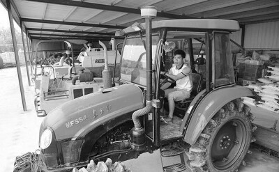 杨伟：从大学生到农机 CEO.jpg