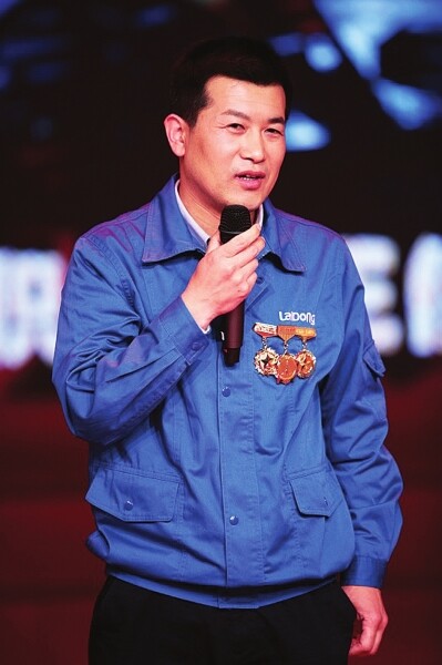 四位农机“工匠”喜获全国五一劳动奖章.jpg