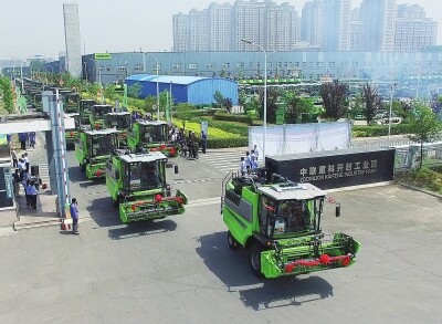 中联重科西北跨区作业大军再出发.jpg