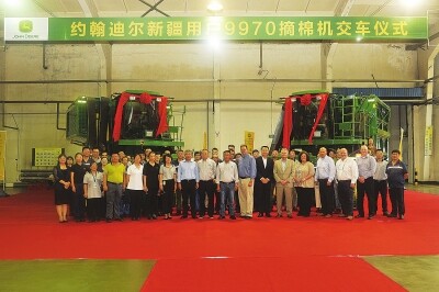 从新疆到东北！用户喜提9970摘棉机.jpg