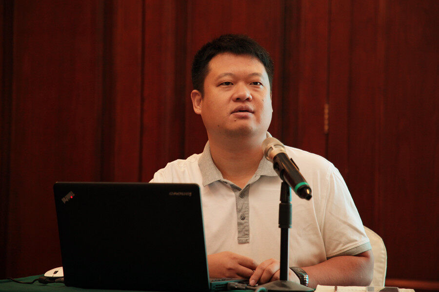 李伟.jpg