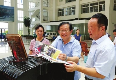 全国政协副主席万钢考察五征.jpg