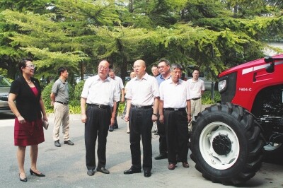 张兴旺到农机化系统有关单位调研.jpg