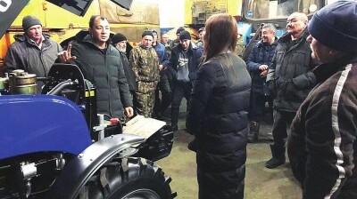 雷沃海外服务工程师风雪中诠释“全心为你”.jpg