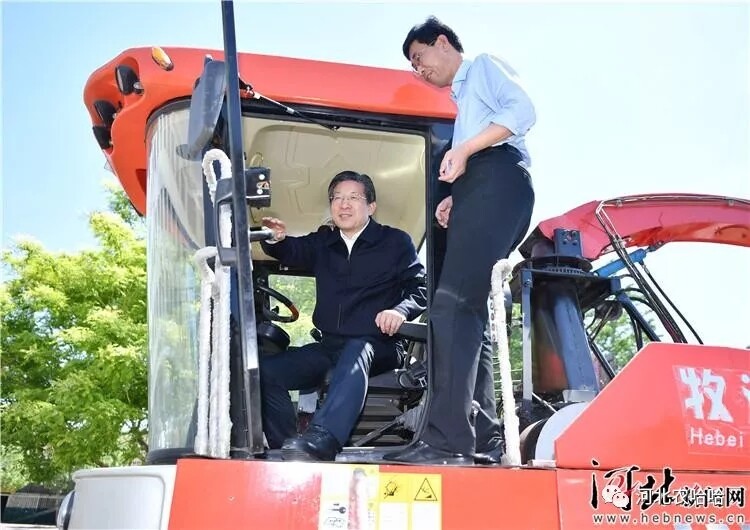 河北省委书记王东峰在农哈哈集团调研检查并看望慰问一线劳动者