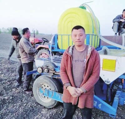 长春：免耕播种机可搭载补水“神器”.jpg
