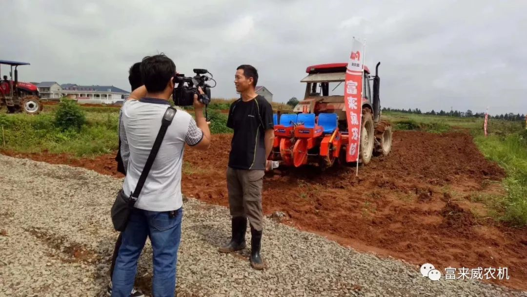 富来威红薯移栽机在江西受关注 