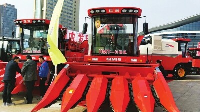 HMT一杆操纵无比轻松 巨明让驾驶农机像开小轿车