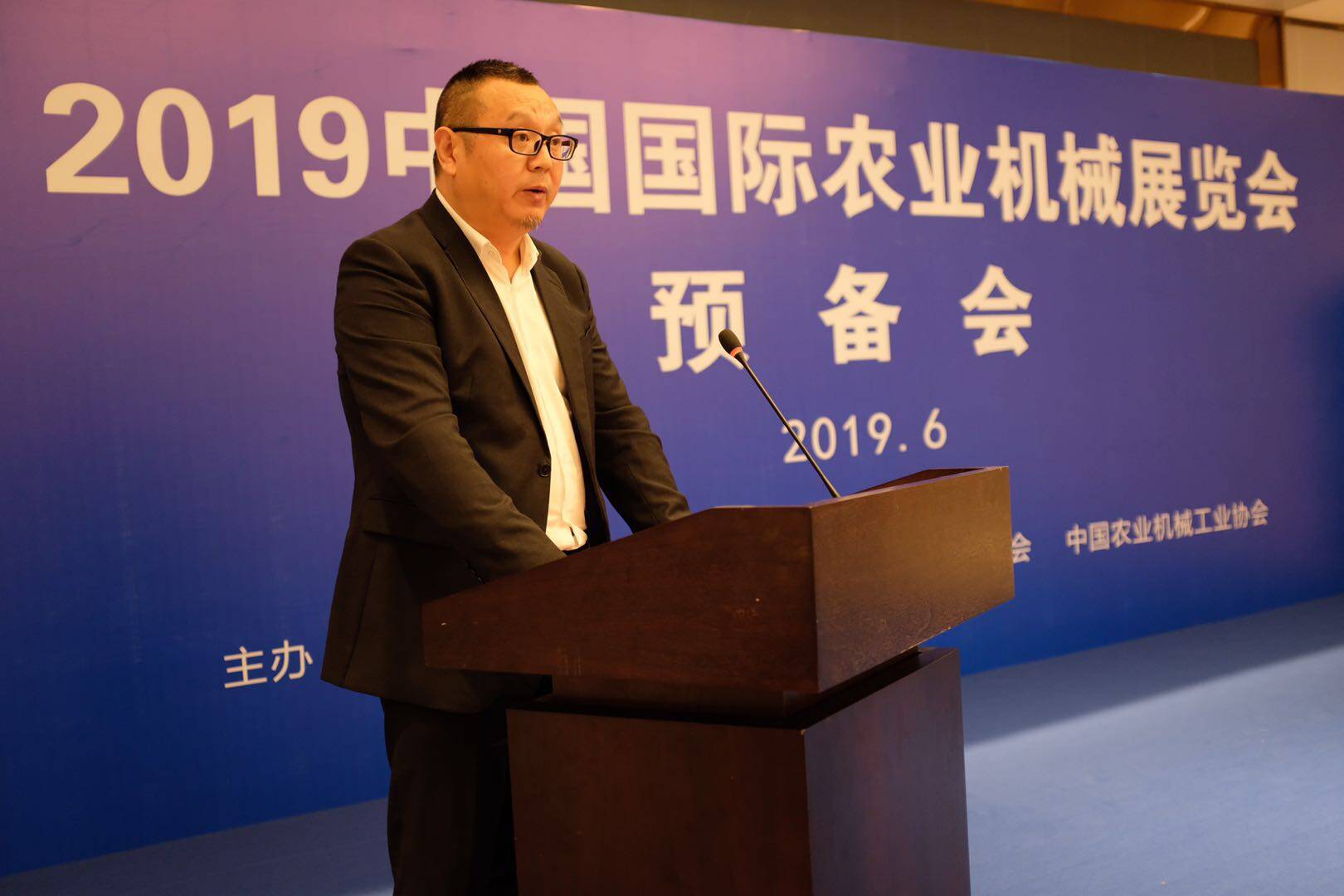 李宏.jpg