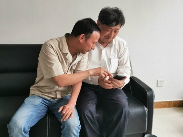 张洪程院士指点富来威机插秧新技术