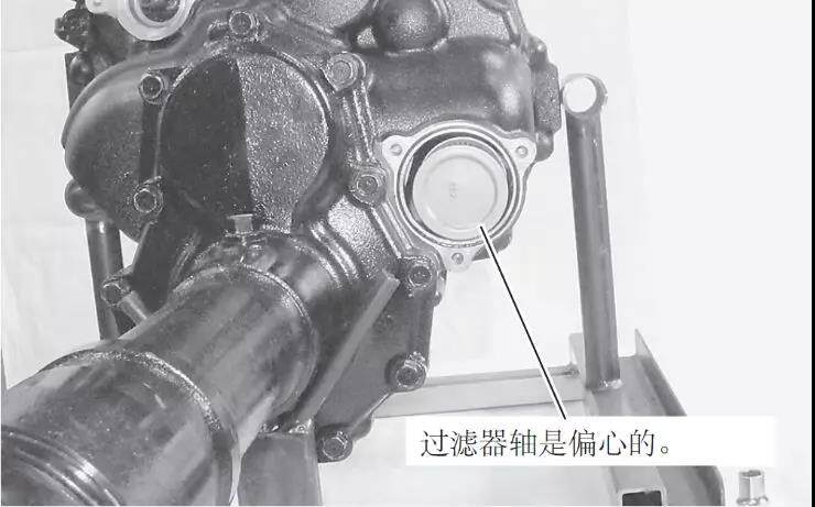 洋马YH880变速箱内过滤器的拆卸方法