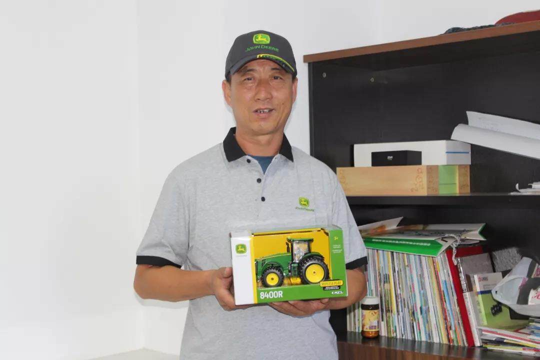 白金海：16年与27辆迪尔拖拉机的故事