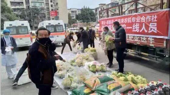 好样的！射洪市农机专合社向一线医务人员捐赠食品！