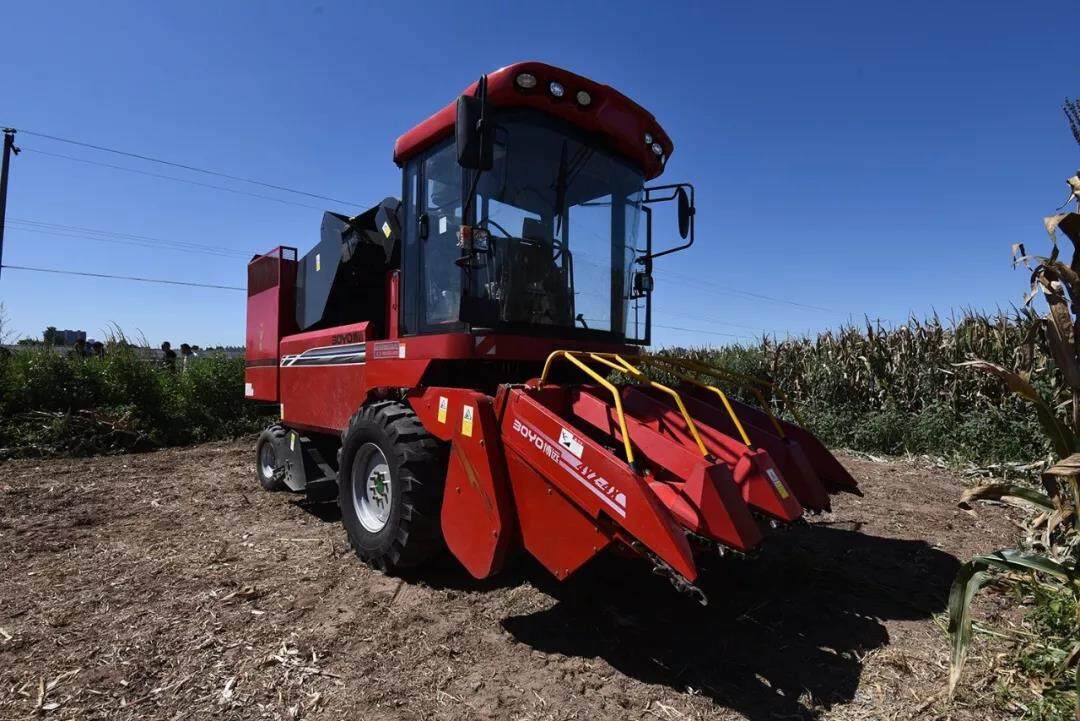 【跨区收获利器】中农博远4YZ - 4X玉米收获机详细介绍