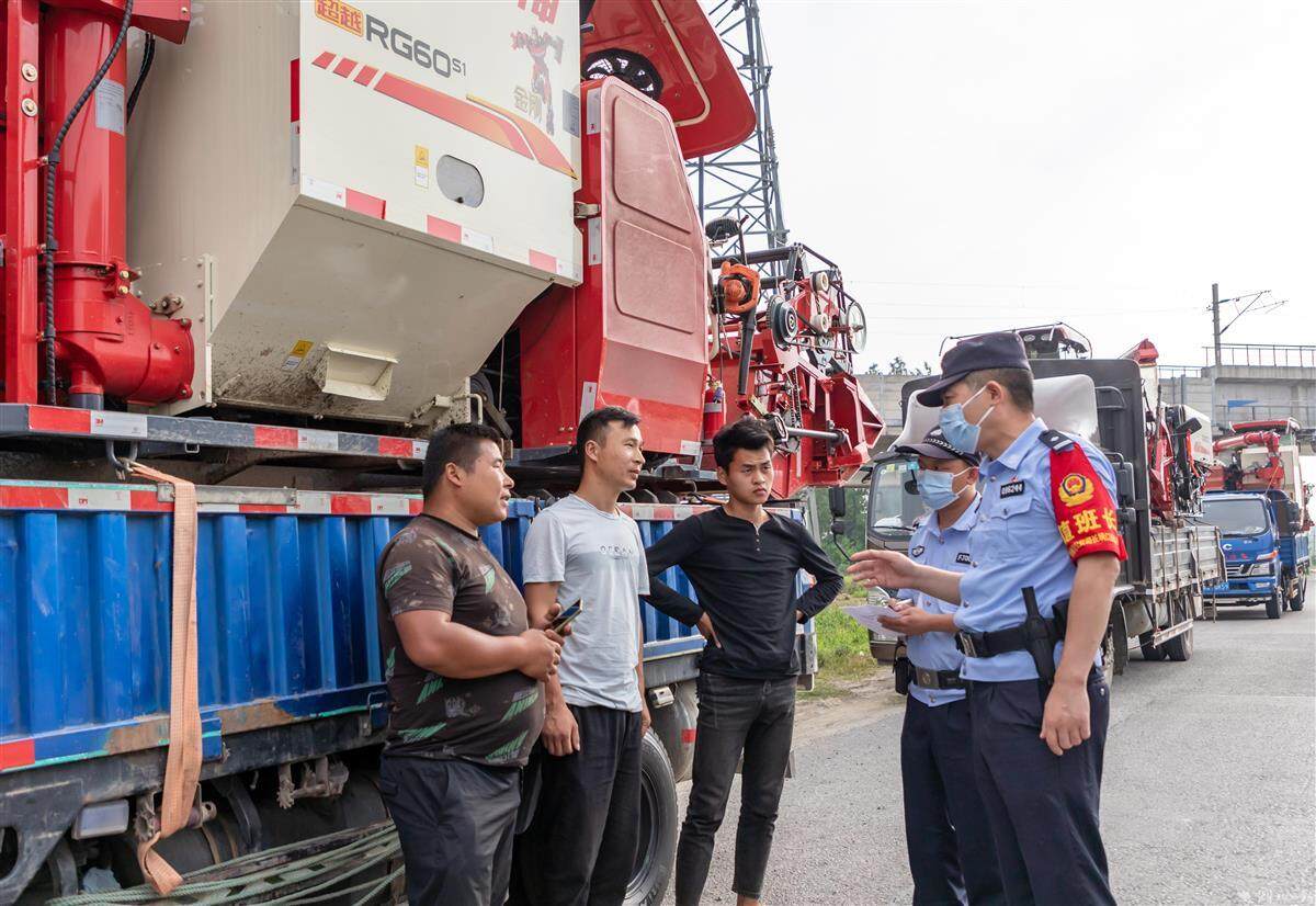 各地就《跨区作业证》发放出台通知，确保跨区机收政策不走样