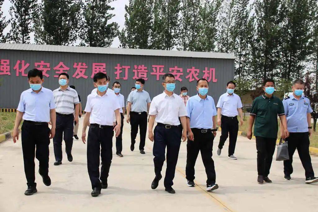农业农村部农机化司司长冀名峰一行调研漯河市“三夏”生产工作