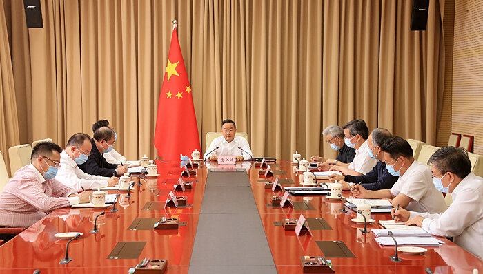 部长调研指导，院士下地收麦