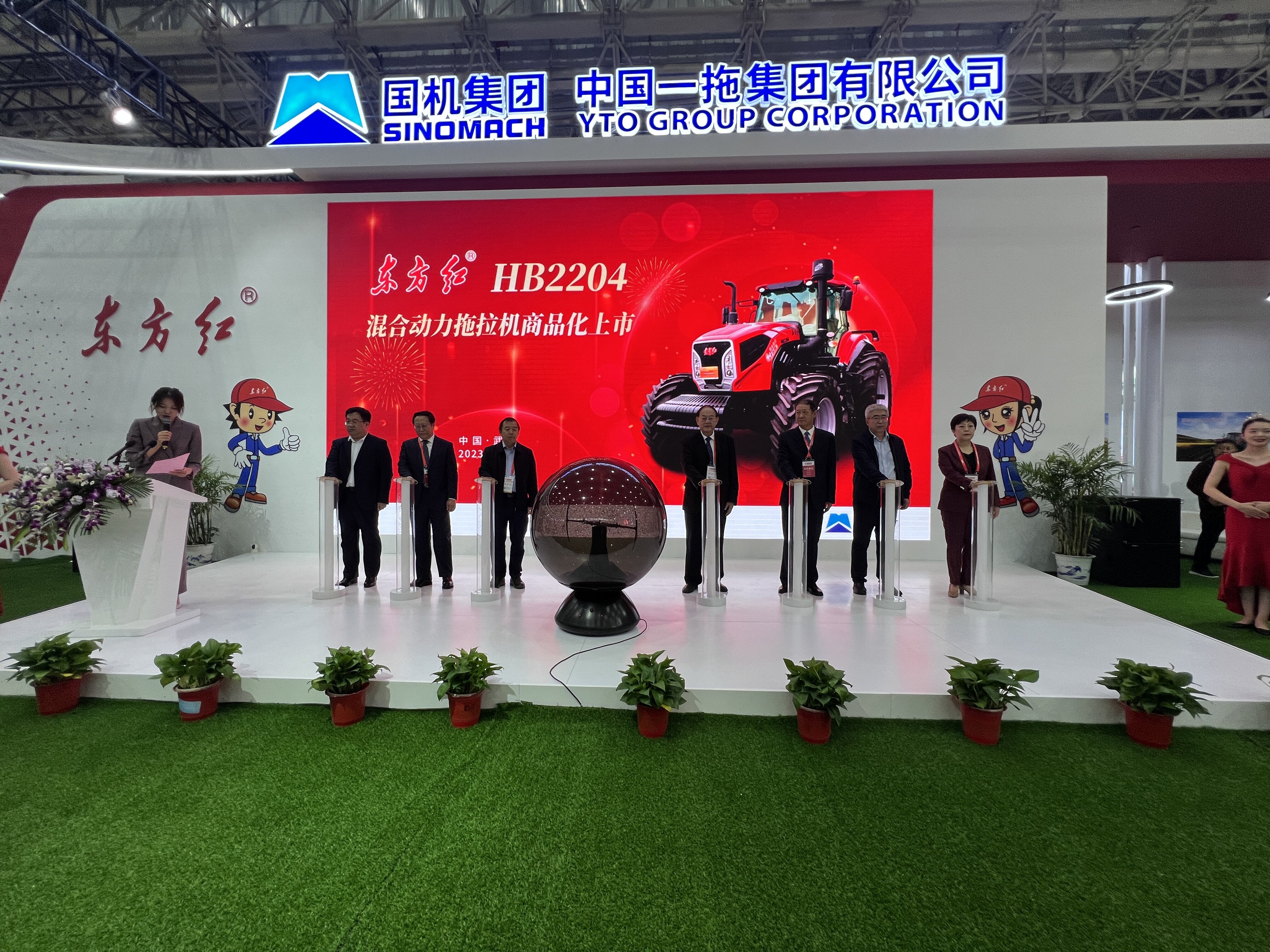 东方红HB2204混合动力轮式拖拉机商品化上市