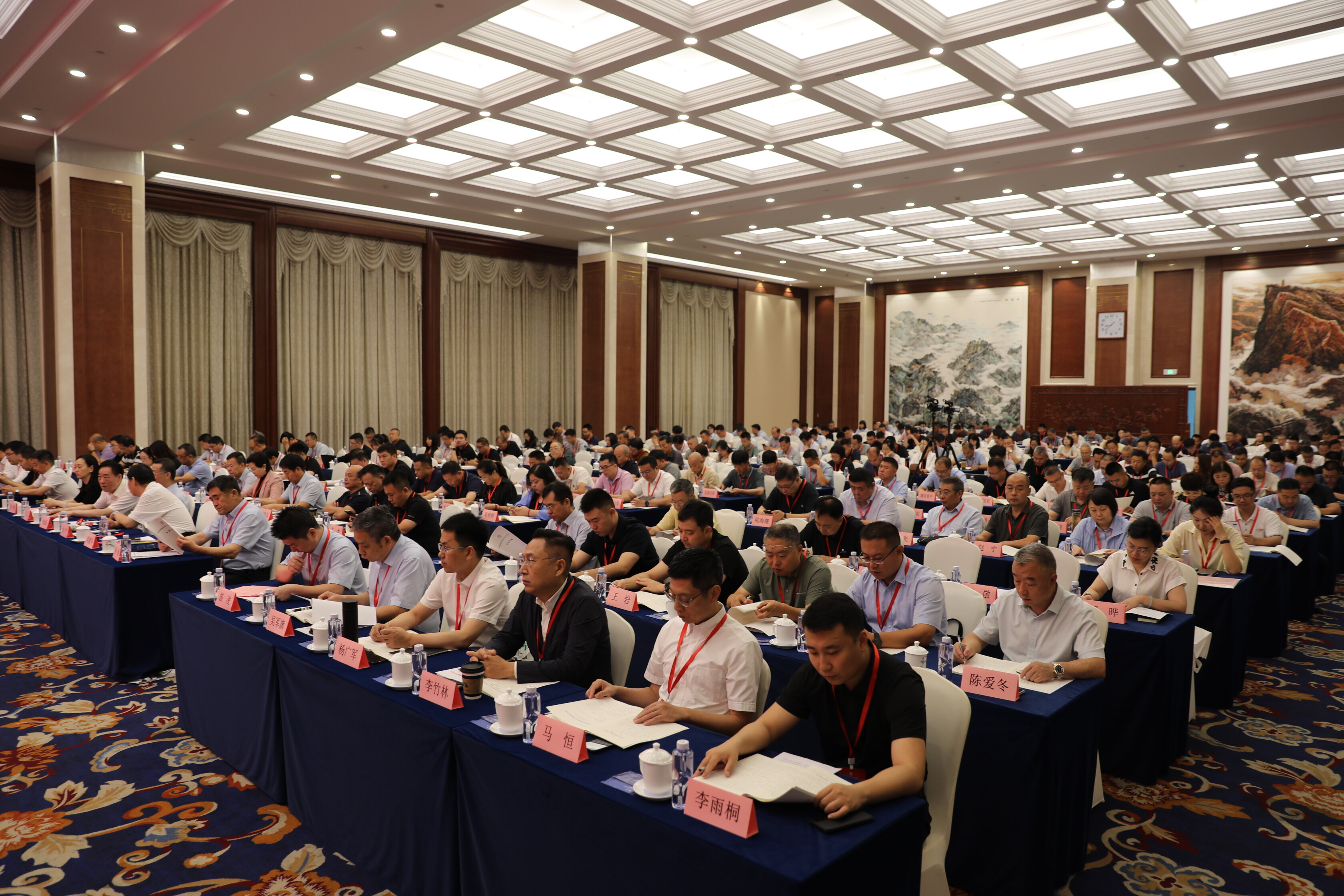 中国农业机械流通协会第八次会员代表大会胜利召开