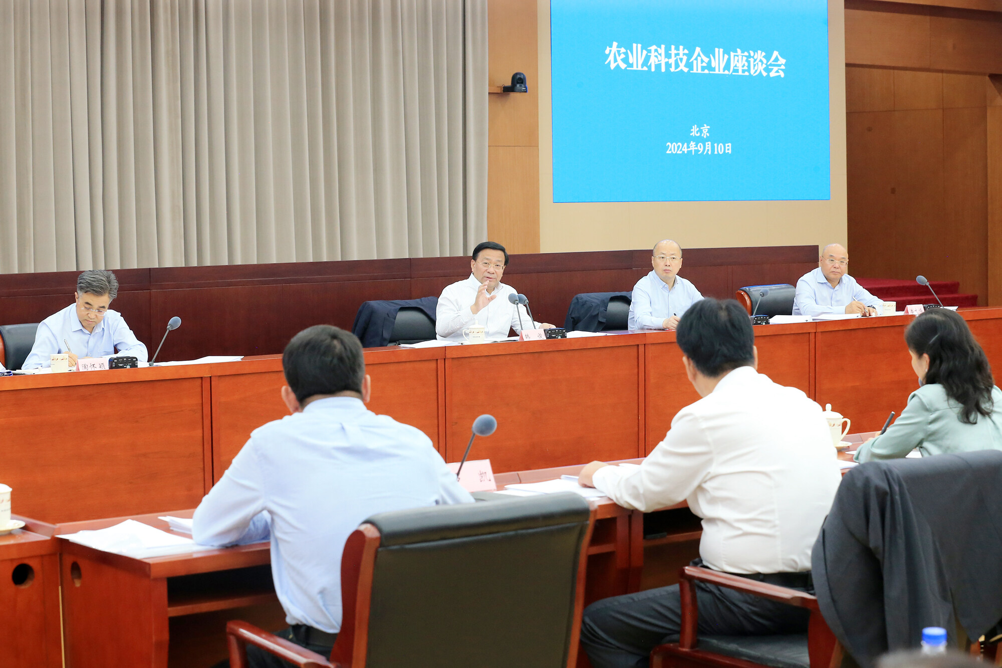 农业农村部召开农业科技企业座谈会 部分农机装备企业与会