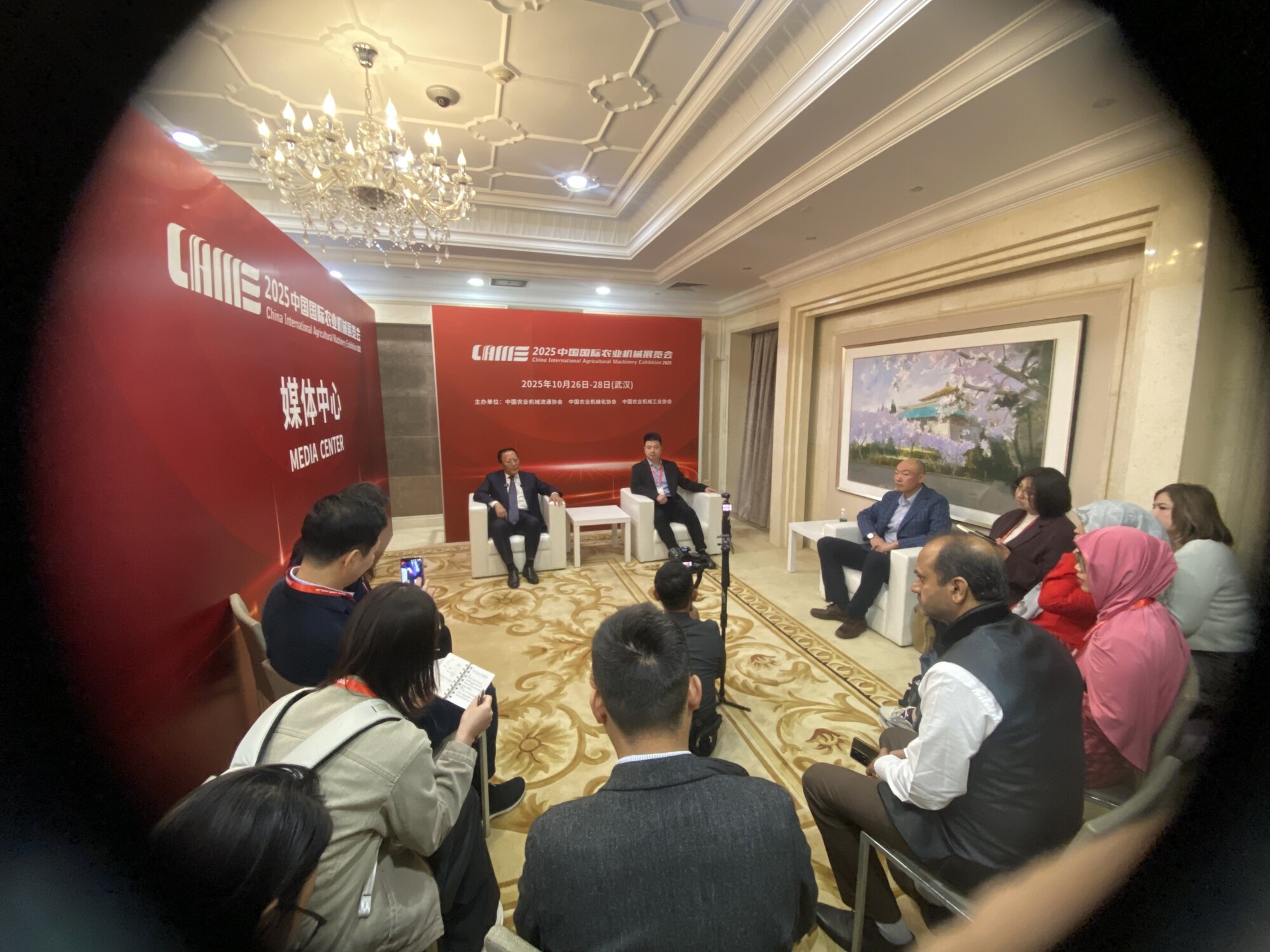 推动行业创新，加强伙伴关系——多家国外媒体对话范建华会长