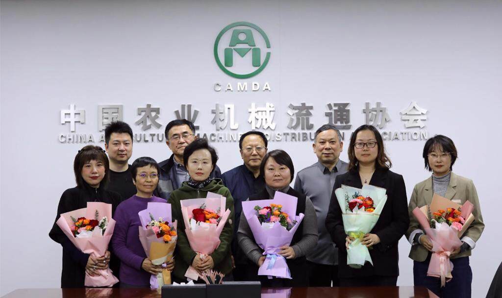 中国农机流通协会举办“三八”妇女节座谈会